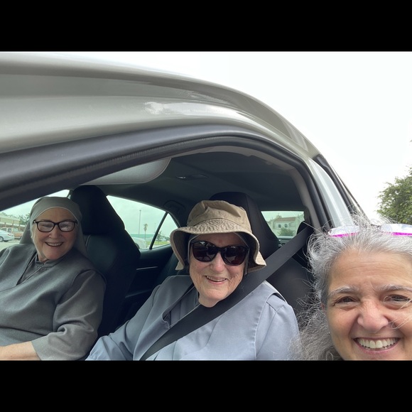 Meet your Posher, Mona Lisa. Share this & other listings I’ll share back🙏💙💛 - Picture 4 of 16